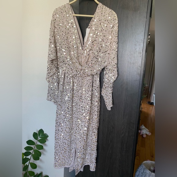 NWT ASOS DESIGN midi dress with batwing sleeve and wrap waist in scatter sequin - Picture 7 of 14